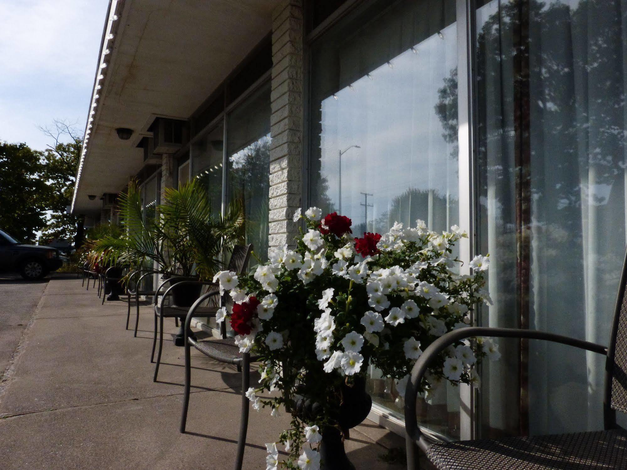 Catalina Motel Су-Сент-Мари Экстерьер фото